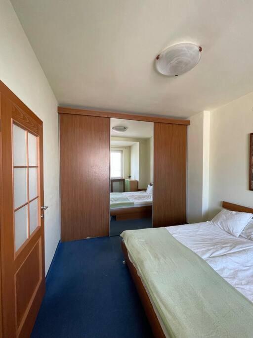 Apartman Obchodna Bratislava Luaran gambar