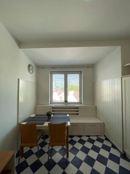 Apartman Obchodna Bratislava Luaran gambar